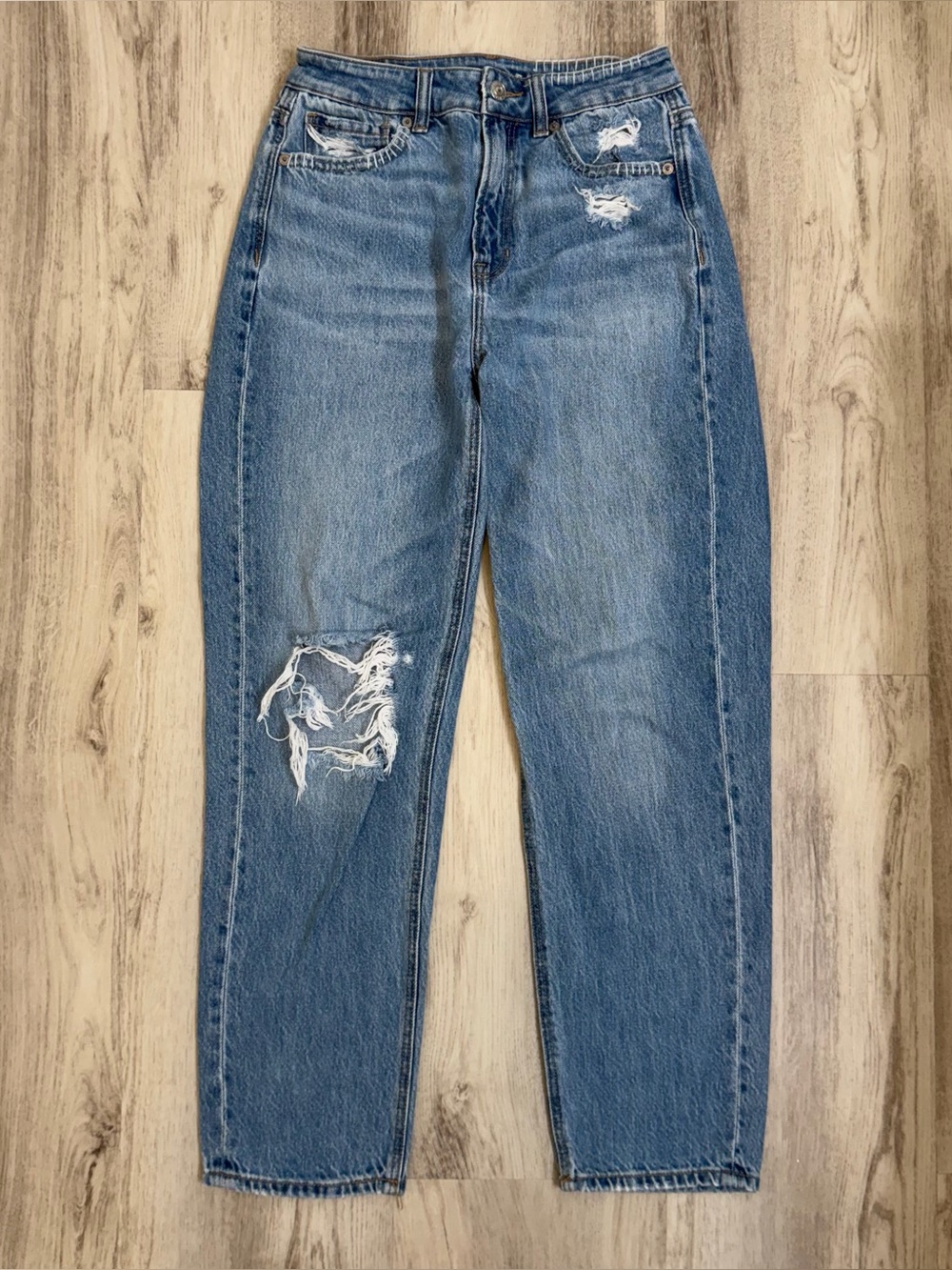 American Eagle Mom Straight Jean Size 2 Regular